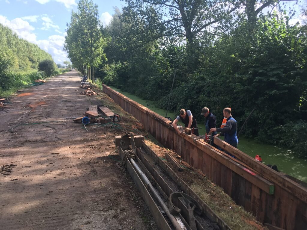 Houten damwand Broekgraaf, Leerdam – MRS Waterbouw (beeld 3)