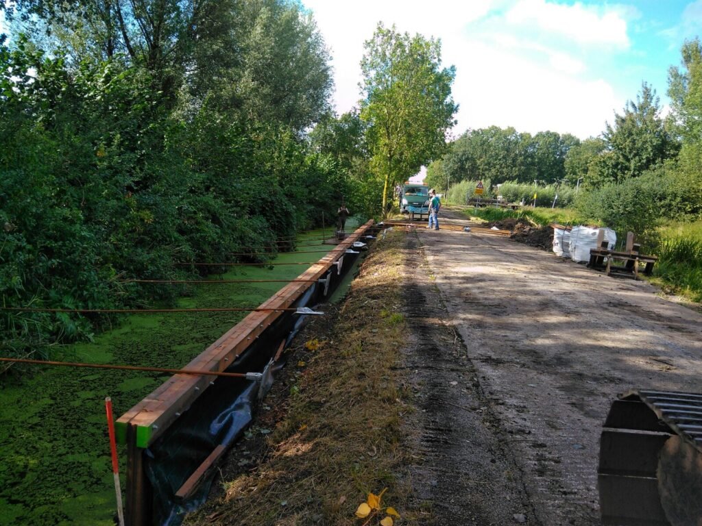 Houten damwand Broekgraaf, Leerdam – MRS Waterbouw (beeld 5)