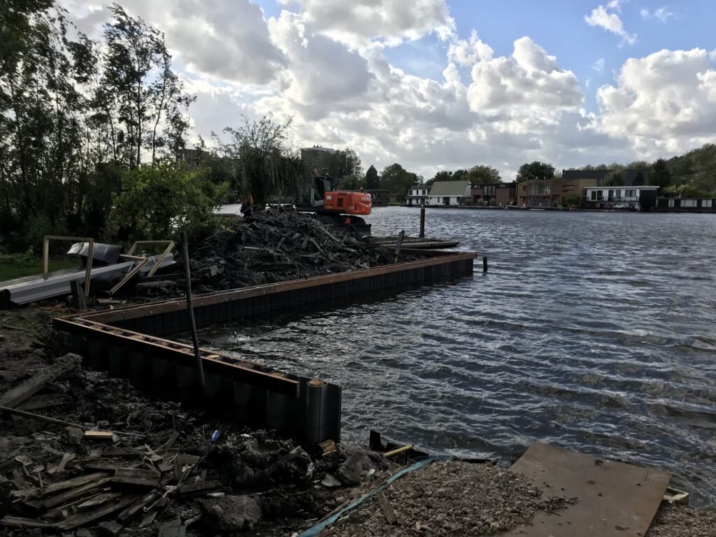 Kunststof damwand woonark, Halfweg – MRS Waterbouw (beeld 3)