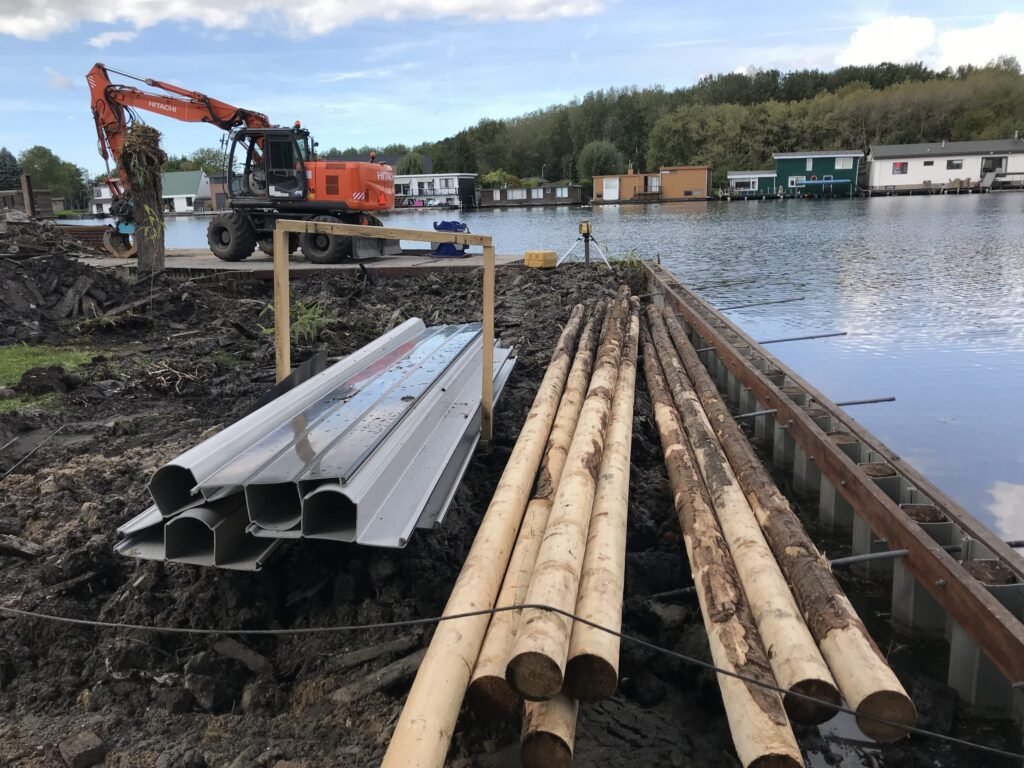 Kunststof damwand woonark, Halfweg – MRS Waterbouw (beeld 4)